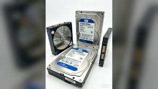 ST4000DM004 4TB 3.5 Inch SATA 6Gb/s HDD, 5400RPM, 256MB Cache, Desktop & Home Server Internal Hard D