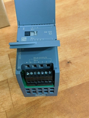 6ES7222-1HF32-0XB0 SIMATIC S7-1200 Digital Output Module SM 1222 8 DO Relay 2 A PLC Module 6ES7 222-1HF32-0XB0